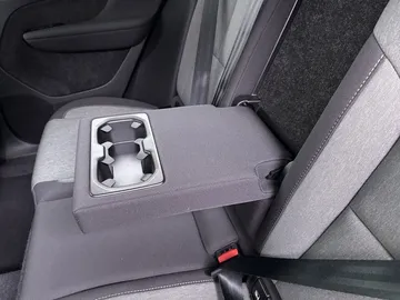 Car image 34