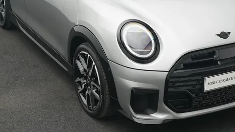 Car image 22