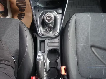 Car image 25