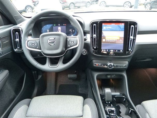 Volvo XC40 B3 Plus Dark 120 kW image number 3