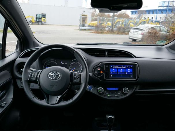 Toyota Yaris Hybrid 74 kW image number 13