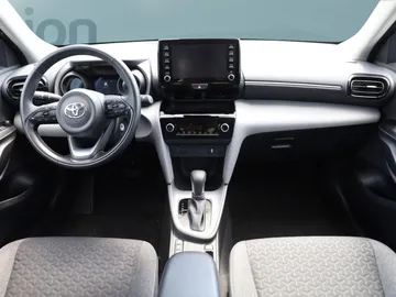 Car image 4