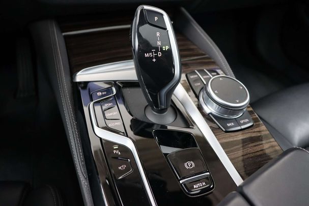 BMW 520i Luxury Line 135 kW image number 30