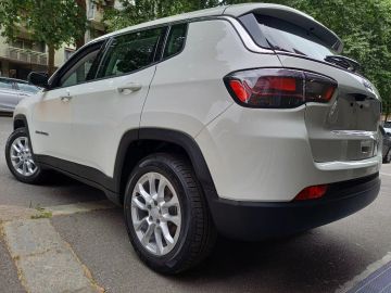 Car image 24