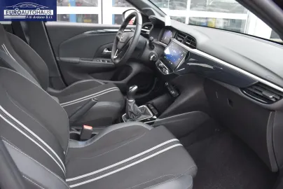 Car image 18