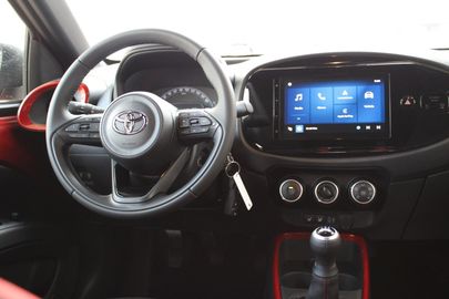 Car image 12