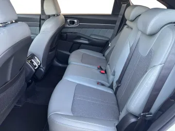 Car image 27