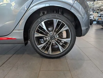 Car image 22
