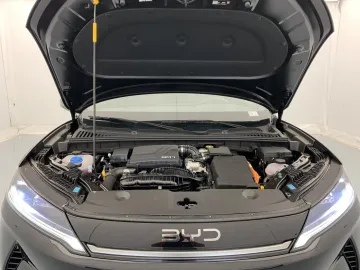 Car image 26