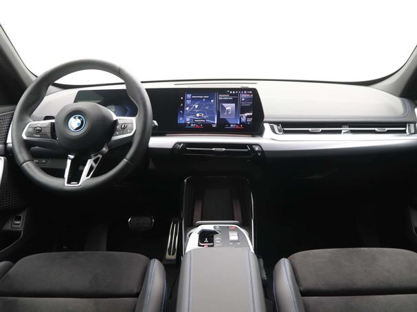 BMW iX1 xDrive30 230 kW image number 13