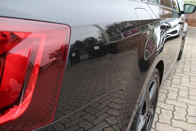 Car image 36