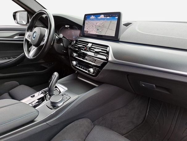 BMW 530 Touring xDrive 215 kW image number 16