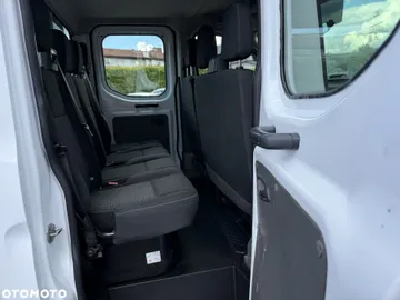Car image 40
