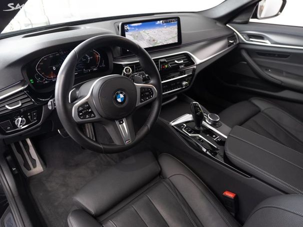 BMW 530i Touring xDrive 185 kW image number 12