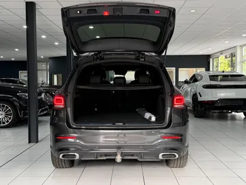 Car image 32