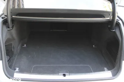Car image 40