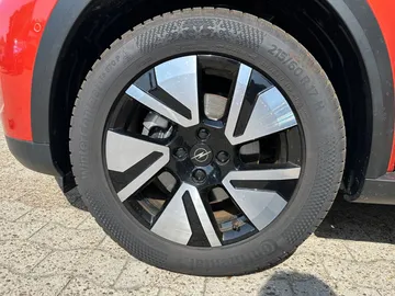 Car image 28