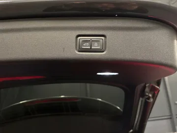Car image 36