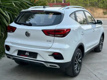 Car image 18