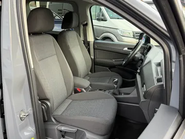 Car image 38