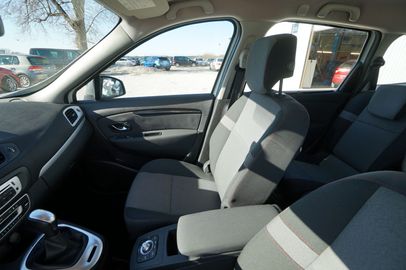 Car image 30