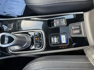 Car image 34