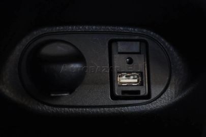 Car image 36