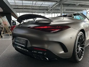 Car image 32