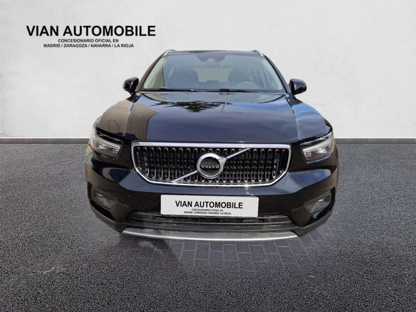 Volvo XC40 B4 AWD Momentum 145 kW image number 3