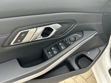 Car image 38