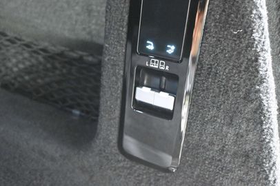 Car image 38