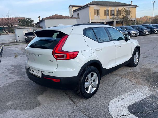 Volvo XC40 1.5 T2 Momentum 95 kW image number 5