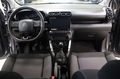 Car image 9