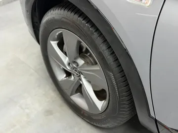 Car image 27