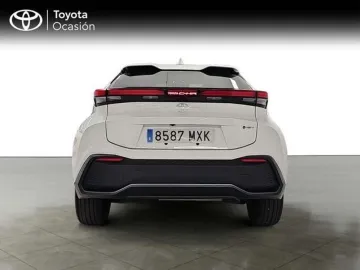 Car image 3