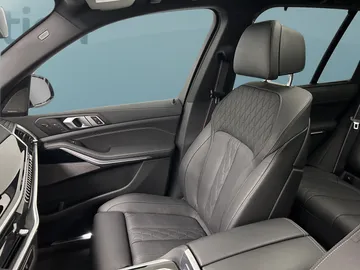 Car image 46