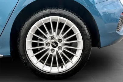 Car image 10