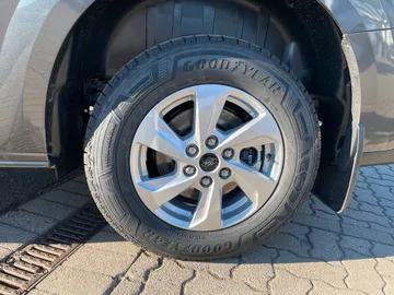 Car image 25