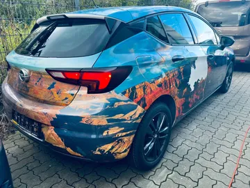 Car image 2