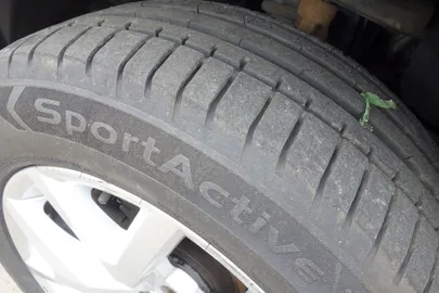 Car image 27