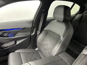 Car image 40