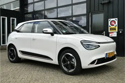 Car image 2
