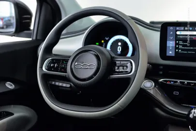 Car image 19