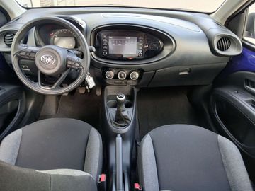 Car image 10