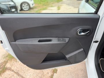 Car image 30