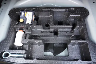Car image 32