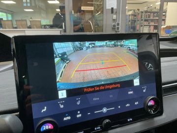 Car image 25