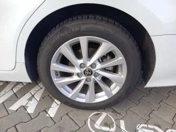 Car image 24