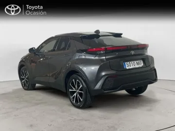 Car image 4