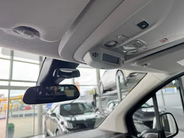 Car image 35